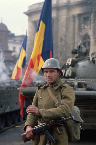 Issued Romanian M1973 Steel Helmet - Image 7